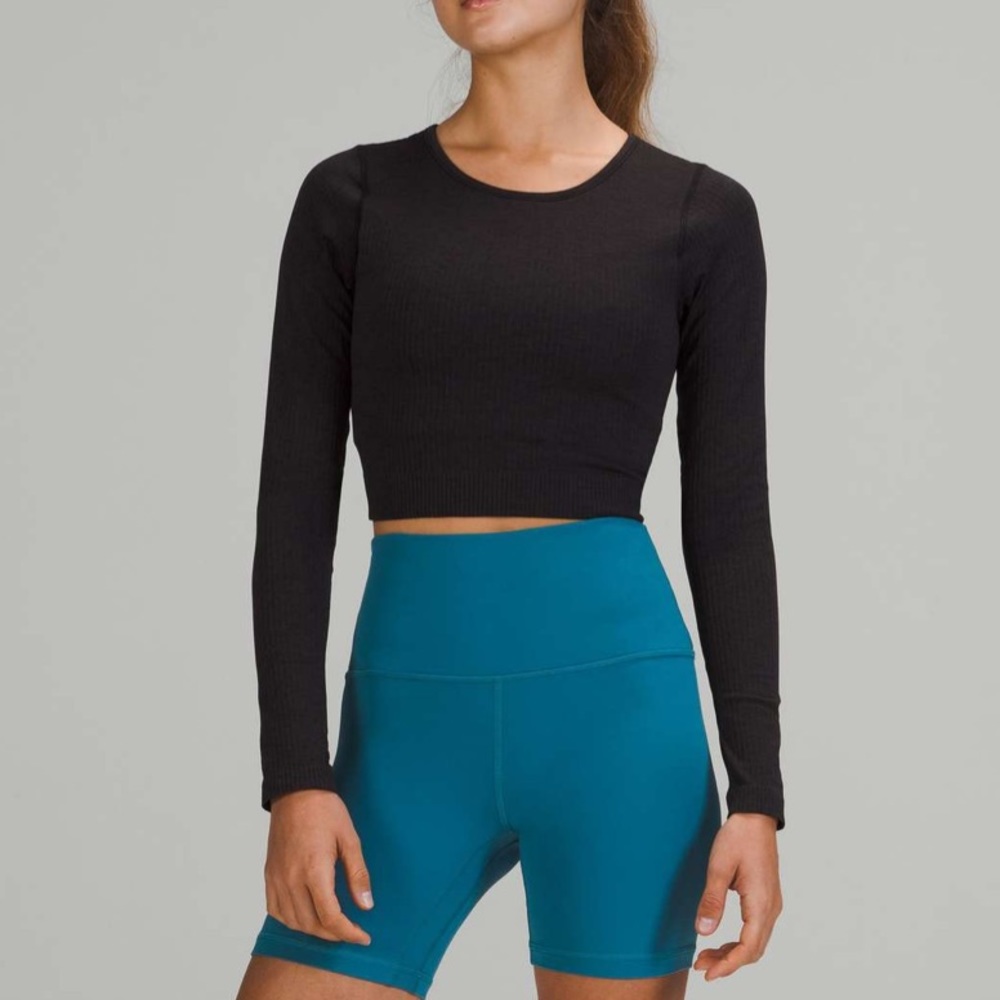 EUC Lululemon Ebb to Street Long sleeve. Size 6.